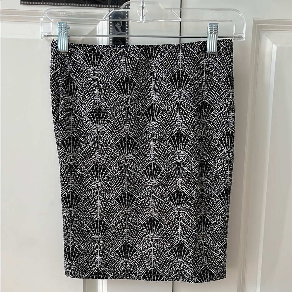 Elegant Black and White Sparkly Patterned Skirt by Divided H&M